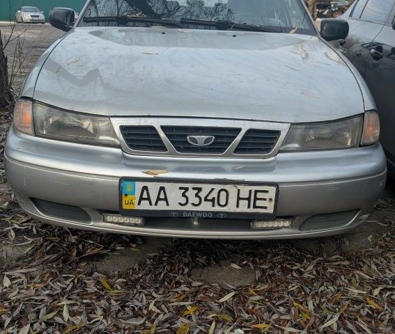 Сірий Деу Нексія, об'ємом двигуна 1.5 л та пробігом 350 тис. км за 1000 $, фото 1 на Automoto.ua