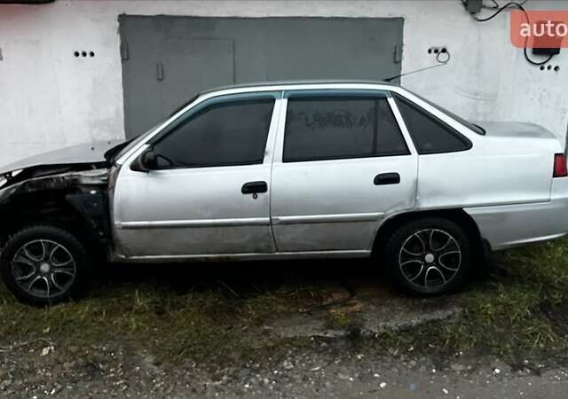 Сірий Деу Нексія, об'ємом двигуна 1.5 л та пробігом 200 тис. км за 1000 $, фото 1 на Automoto.ua