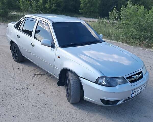 Серый Дэу Нексия, объемом двигателя 1.5 л и пробегом 235 тыс. км за 2500 $, фото 1 на Automoto.ua