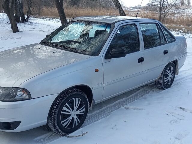 Сірий Деу Нексія, об'ємом двигуна 1.5 л та пробігом 77 тис. км за 3500 $, фото 1 на Automoto.ua