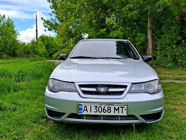 Серый Дэу Нексия, объемом двигателя 1.5 л и пробегом 180 тыс. км за 2100 $, фото 1 на Automoto.ua