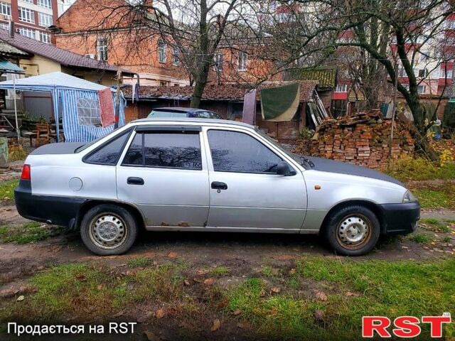 Сірий Деу Нексія, об'ємом двигуна 1.5 л та пробігом 158 тис. км за 2000 $, фото 1 на Automoto.ua