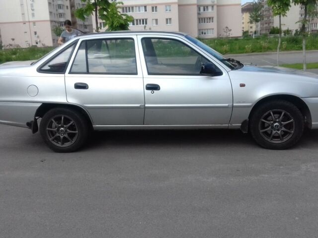 Серый Дэу Нексия, объемом двигателя 1.6 л и пробегом 187 тыс. км за 3300 $, фото 1 на Automoto.ua