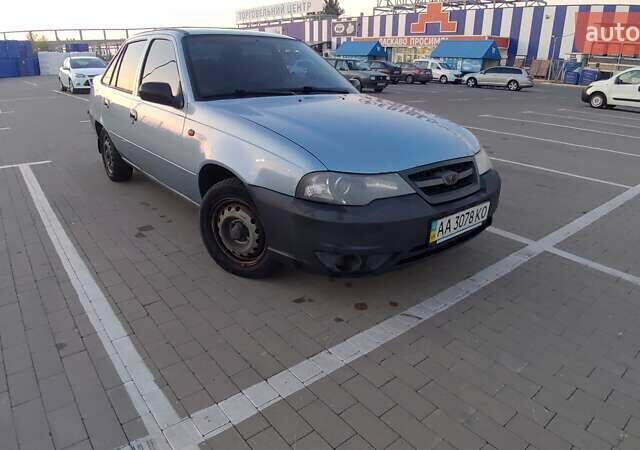 Серый Дэу Нексия, объемом двигателя 1.5 л и пробегом 200 тыс. км за 1500 $, фото 1 на Automoto.ua
