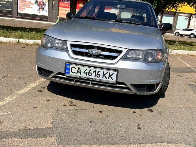 Серый Дэу Нексия, объемом двигателя 1.5 л и пробегом 120 тыс. км за 2500 $, фото 1 на Automoto.ua