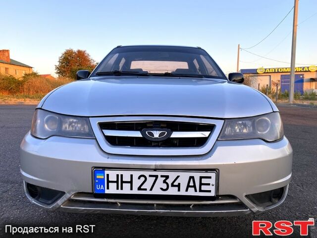 Серый Дэу Нексия, объемом двигателя 1.5 л и пробегом 210 тыс. км за 2250 $, фото 1 на Automoto.ua