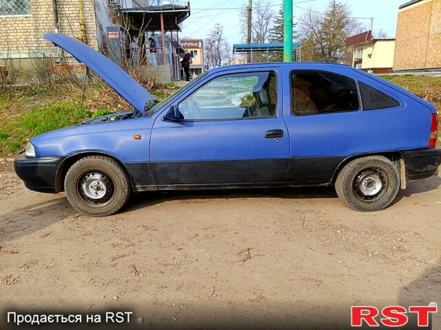Синий Дэу Нексия, объемом двигателя 1.5 л и пробегом 240 тыс. км за 1100 $, фото 1 на Automoto.ua
