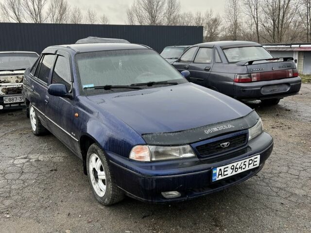 Синий Дэу Нексия, объемом двигателя 1.5 л и пробегом 300 тыс. км за 650 $, фото 1 на Automoto.ua