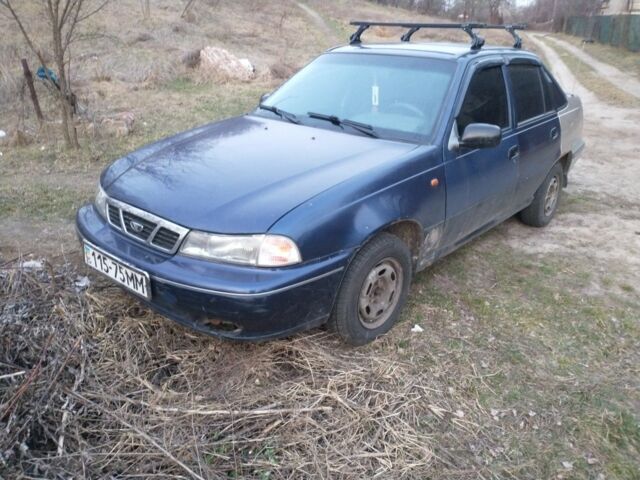 Синий Дэу Нексия, объемом двигателя 1.5 л и пробегом 300 тыс. км за 750 $, фото 1 на Automoto.ua