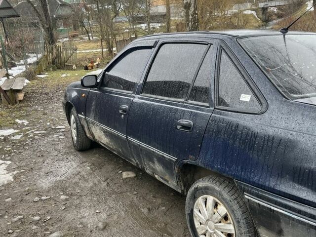 Синий Дэу Нексия, объемом двигателя 1.5 л и пробегом 200 тыс. км за 900 $, фото 1 на Automoto.ua
