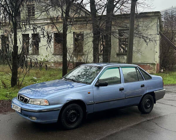 Синий Дэу Нексия, объемом двигателя 1.5 л и пробегом 230 тыс. км за 1050 $, фото 1 на Automoto.ua