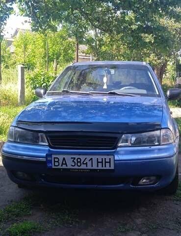 Синий Дэу Нексия, объемом двигателя 1.5 л и пробегом 350 тыс. км за 1500 $, фото 1 на Automoto.ua