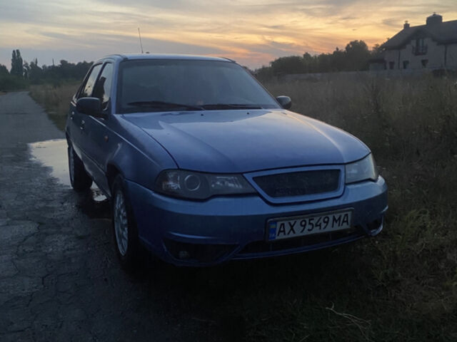 Синий Дэу Нексия, объемом двигателя 1.5 л и пробегом 214 тыс. км за 1500 $, фото 1 на Automoto.ua