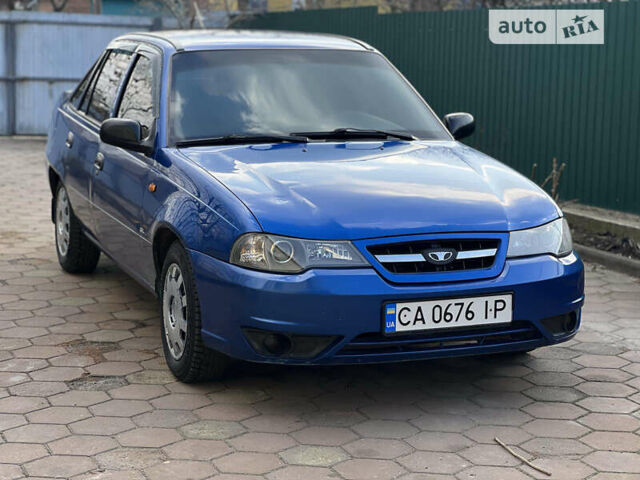 Синий Дэу Нексия, объемом двигателя 1.6 л и пробегом 180 тыс. км за 2000 $, фото 1 на Automoto.ua