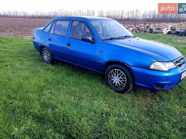 Синий Дэу Нексия, объемом двигателя 1.5 л и пробегом 250 тыс. км за 1200 $, фото 1 на Automoto.ua