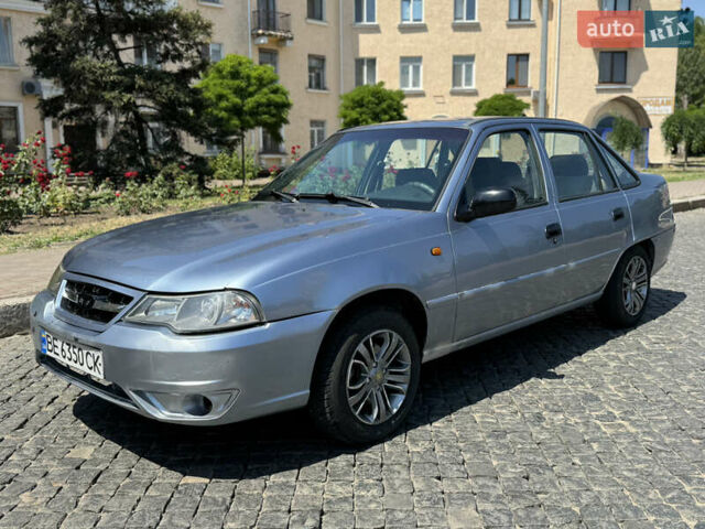 Синий Дэу Нексия, объемом двигателя 1.6 л и пробегом 200 тыс. км за 2300 $, фото 1 на Automoto.ua