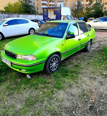 Дэу Нексия 2008 в Киеве на Automoto.ua Зеленый Дэу Нексия, объемом двигателя 1.5 л и пробегом 380 тыс. км за 1290 $, фото 1 на Automoto.ua