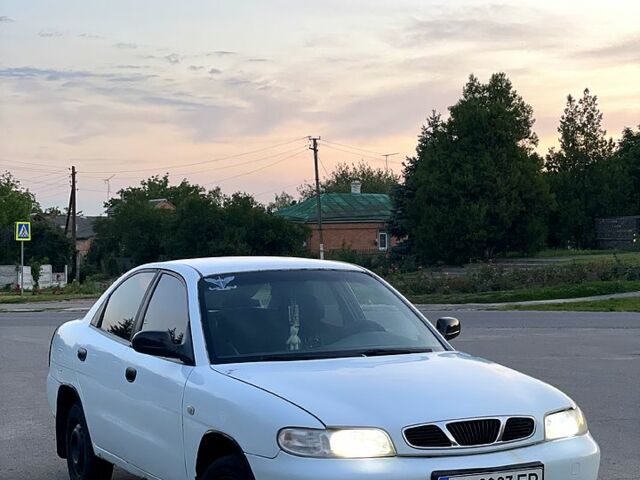 Белый Дэу Нубира, объемом двигателя 1.6 л и пробегом 300 тыс. км за 1400 $, фото 1 на Automoto.ua