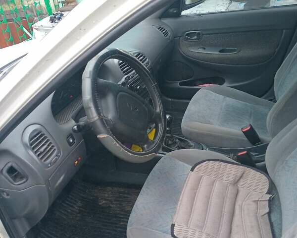 Белый Дэу Нубира, объемом двигателя 1.6 л и пробегом 250 тыс. км за 1600 $, фото 1 на Automoto.ua