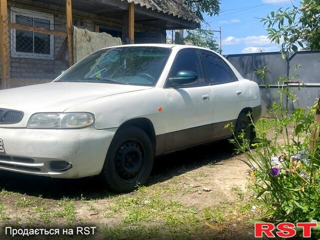 Белый Дэу Нубира, объемом двигателя 1.6 л и пробегом 302 тыс. км за 1500 $, фото 1 на Automoto.ua