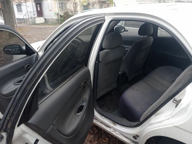 Белый Дэу Нубира, объемом двигателя 0 л и пробегом 280 тыс. км за 1000 $, фото 1 на Automoto.ua