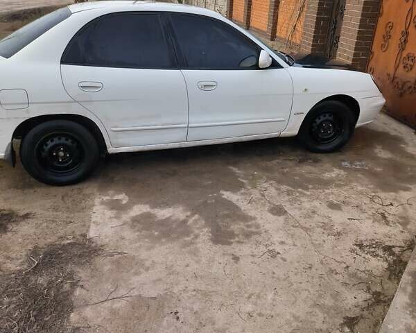 Белый Дэу Нубира, объемом двигателя 2 л и пробегом 400 тыс. км за 1000 $, фото 1 на Automoto.ua