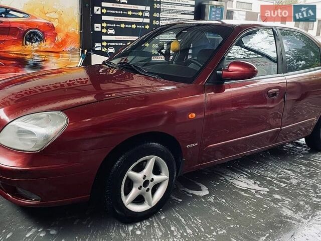 Красный Дэу Нубира, объемом двигателя 2 л и пробегом 305 тыс. км за 2500 $, фото 1 на Automoto.ua