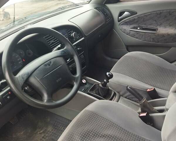 Серый Дэу Нубира, объемом двигателя 1.6 л и пробегом 198 тыс. км за 2100 $, фото 1 на Automoto.ua