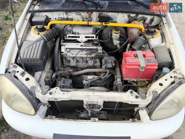 Білий Деу Сенс, об'ємом двигуна 1.3 л та пробігом 220 тис. км за 2000 $, фото 1 на Automoto.ua