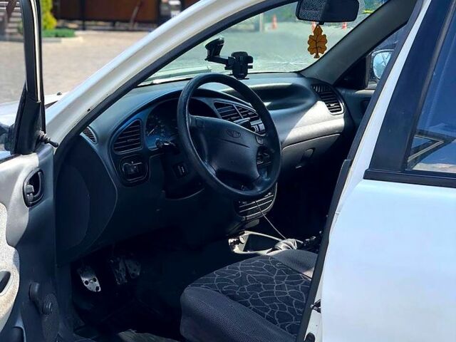 Білий Деу Сенс, об'ємом двигуна 1.3 л та пробігом 370 тис. км за 1900 $, фото 1 на Automoto.ua