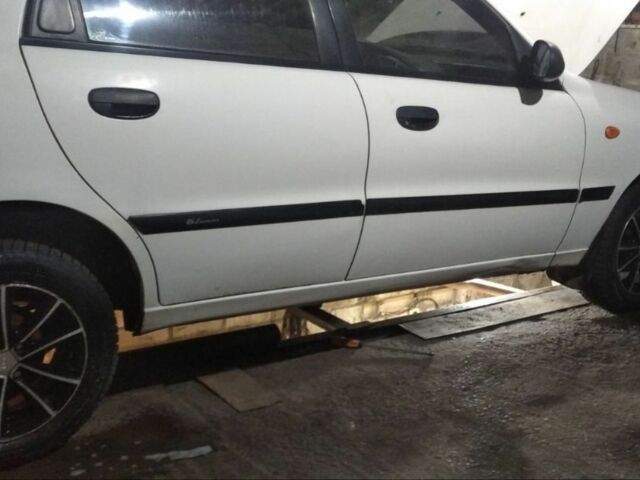 Белый Дэу Сенс, объемом двигателя 1.5 л и пробегом 250 тыс. км за 2000 $, фото 1 на Automoto.ua