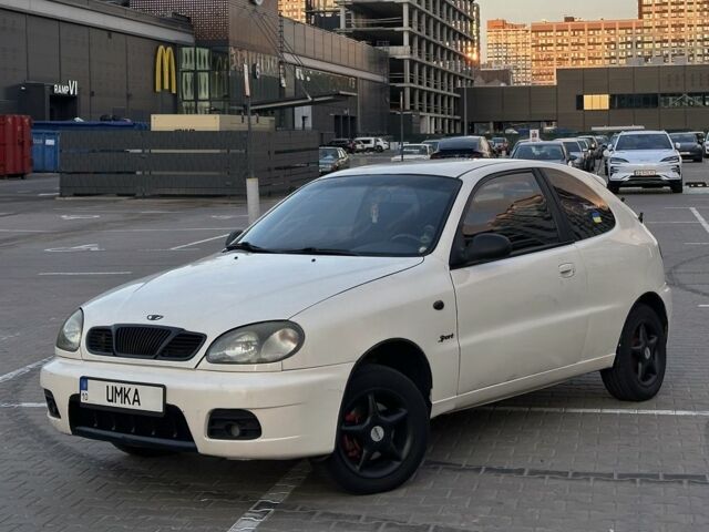 Бежевый Дэу Сенс, объемом двигателя 1.6 л и пробегом 325 тыс. км за 2100 $, фото 1 на Automoto.ua