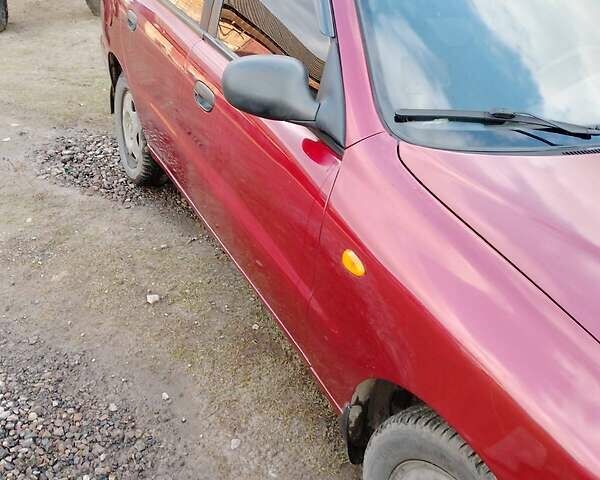 Красный Дэу Сенс, объемом двигателя 1.3 л и пробегом 845 тыс. км за 2800 $, фото 1 на Automoto.ua
