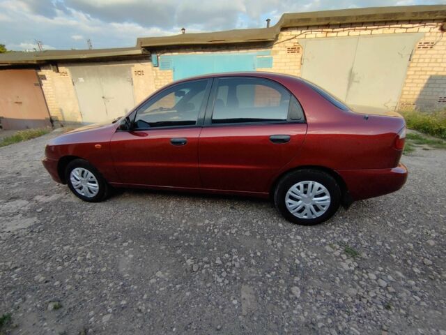 Красный Дэу Сенс, объемом двигателя 1.5 л и пробегом 194 тыс. км за 2200 $, фото 1 на Automoto.ua