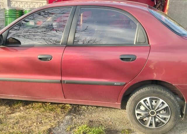 Красный Дэу Сенс, объемом двигателя 1.4 л и пробегом 140 тыс. км за 2700 $, фото 1 на Automoto.ua