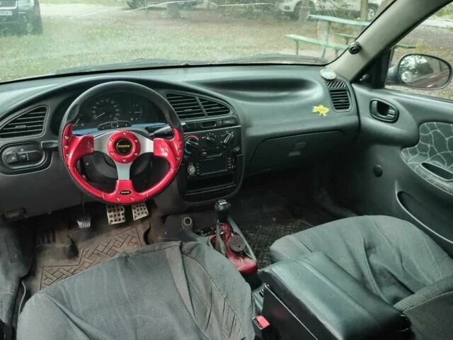 Красный Дэу Сенс, объемом двигателя 2 л и пробегом 350 тыс. км за 1900 $, фото 1 на Automoto.ua