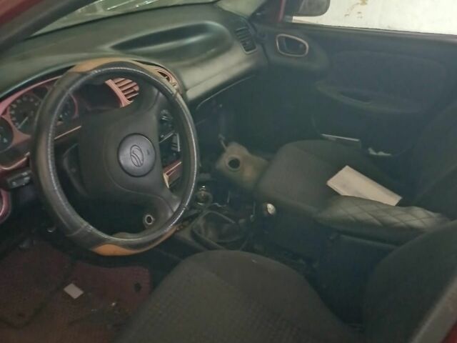 Красный Дэу Сенс, объемом двигателя 1 л и пробегом 200 тыс. км за 815 $, фото 1 на Automoto.ua