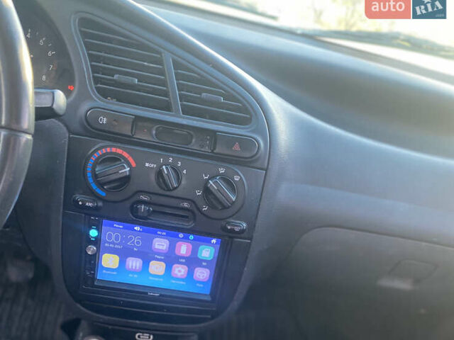 Красный Дэу Сенс, объемом двигателя 1.3 л и пробегом 260 тыс. км за 1600 $, фото 1 на Automoto.ua