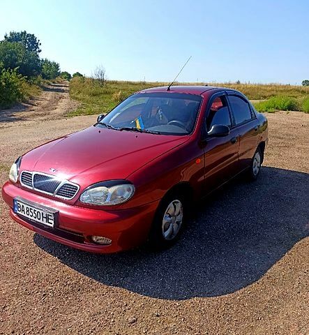 Красный Дэу Сенс, объемом двигателя 1.6 л и пробегом 295 тыс. км за 1600 $, фото 1 на Automoto.ua