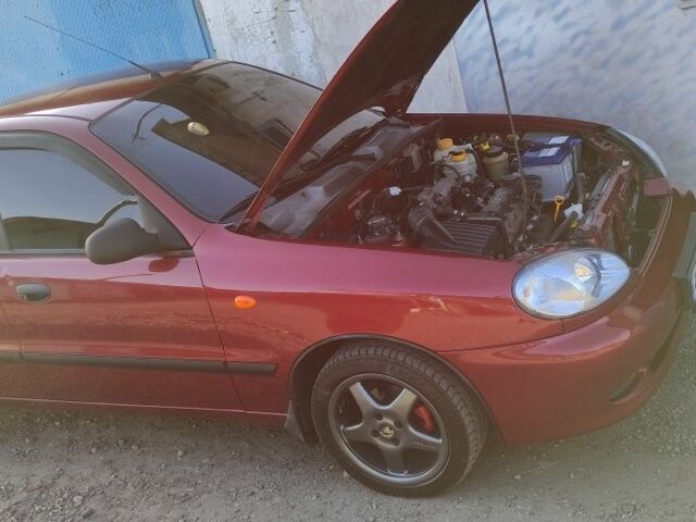 Красный Дэу Сенс, объемом двигателя 1.5 л и пробегом 300 тыс. км за 3500 $, фото 1 на Automoto.ua