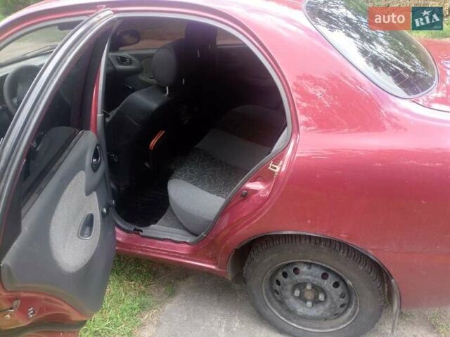 Красный Дэу Сенс, объемом двигателя 1.5 л и пробегом 300 тыс. км за 2200 $, фото 1 на Automoto.ua