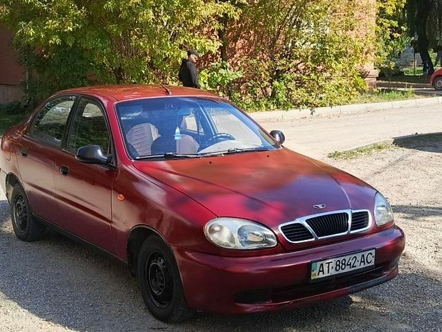 Красный Дэу Сенс, объемом двигателя 1.3 л и пробегом 350 тыс. км за 1350 $, фото 1 на Automoto.ua