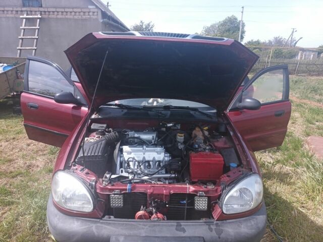 Красный Дэу Сенс, объемом двигателя 1.3 л и пробегом 280 тыс. км за 1500 $, фото 1 на Automoto.ua