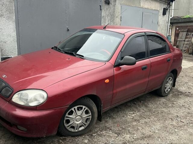 Красный Дэу Сенс, объемом двигателя 1.5 л и пробегом 228 тыс. км за 2300 $, фото 1 на Automoto.ua
