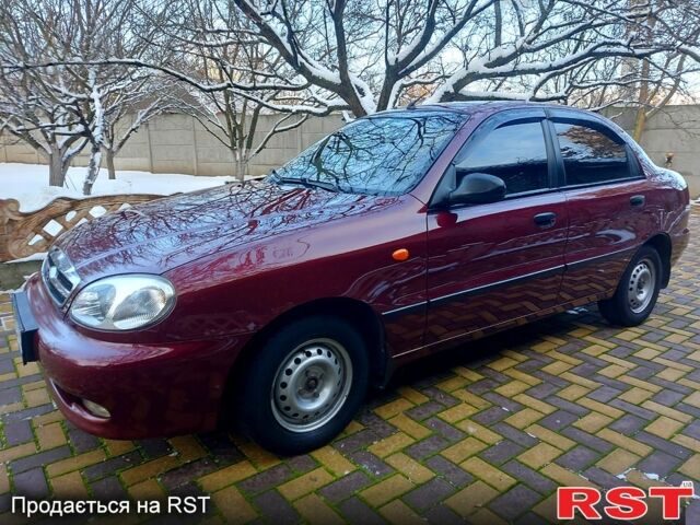 Красный Дэу Сенс, объемом двигателя 1.3 л и пробегом 88 тыс. км за 2650 $, фото 1 на Automoto.ua