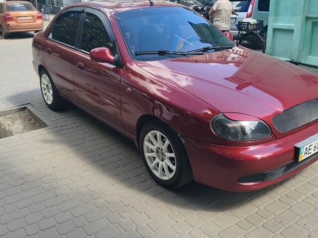 Красный Дэу Сенс, объемом двигателя 1.5 л и пробегом 150 тыс. км за 2500 $, фото 1 на Automoto.ua