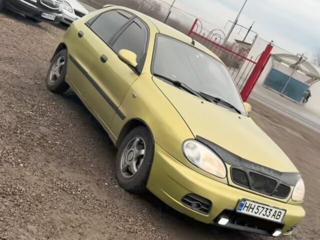 Желтый Дэу Сенс, объемом двигателя 1.5 л и пробегом 300 тыс. км за 2300 $, фото 1 на Automoto.ua