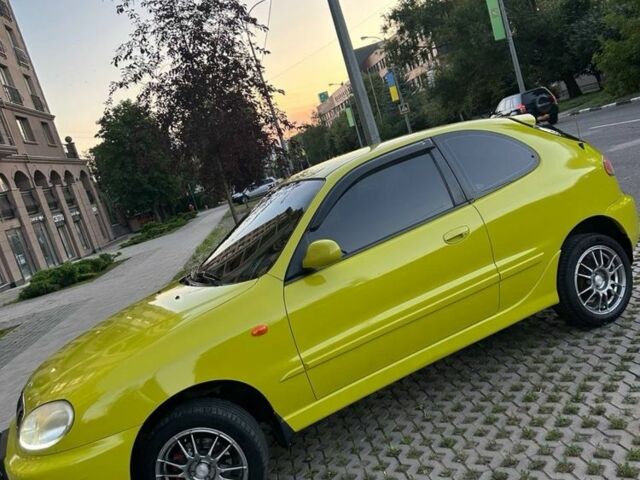 Желтый Дэу Сенс, объемом двигателя 1.6 л и пробегом 141 тыс. км за 4100 $, фото 1 на Automoto.ua