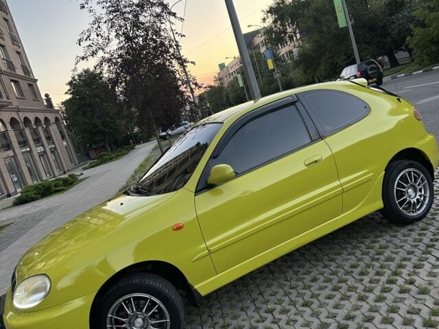 Желтый Дэу Сенс, объемом двигателя 1.6 л и пробегом 153 тыс. км за 3807 $, фото 1 на Automoto.ua