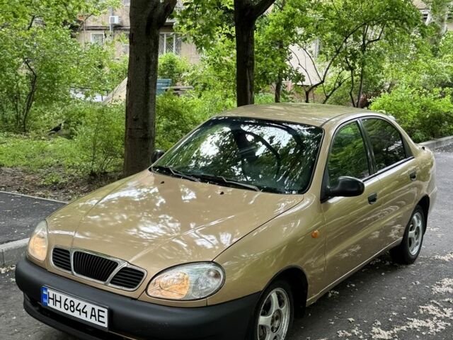 Желтый Дэу Сенс, объемом двигателя 1.6 л и пробегом 323 тыс. км за 1900 $, фото 1 на Automoto.ua
